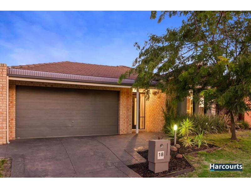 18 Monbulk Crescent, Rowville VIC 3178