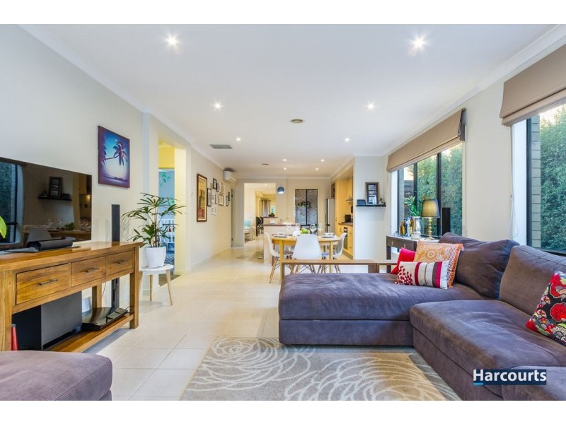 18 Monbulk Crescent, Rowville VIC 3178