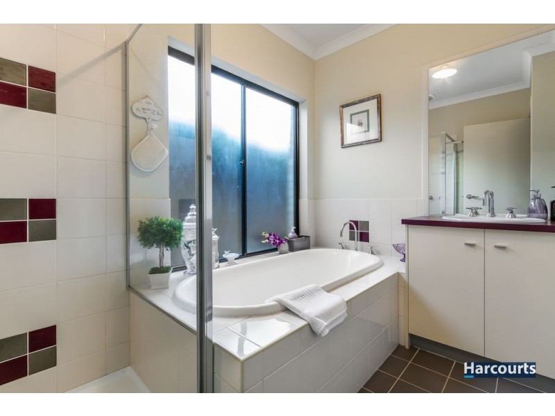 18 Monbulk Crescent, Rowville VIC 3178