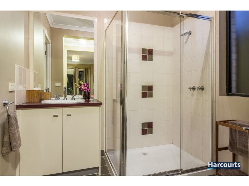 18 Monbulk Crescent, Rowville VIC 3178