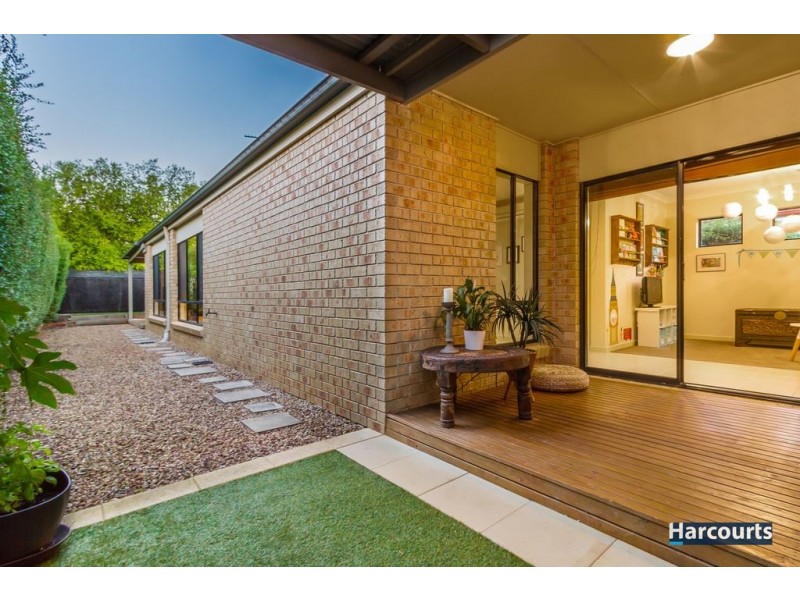 18 Monbulk Crescent, Rowville VIC 3178
