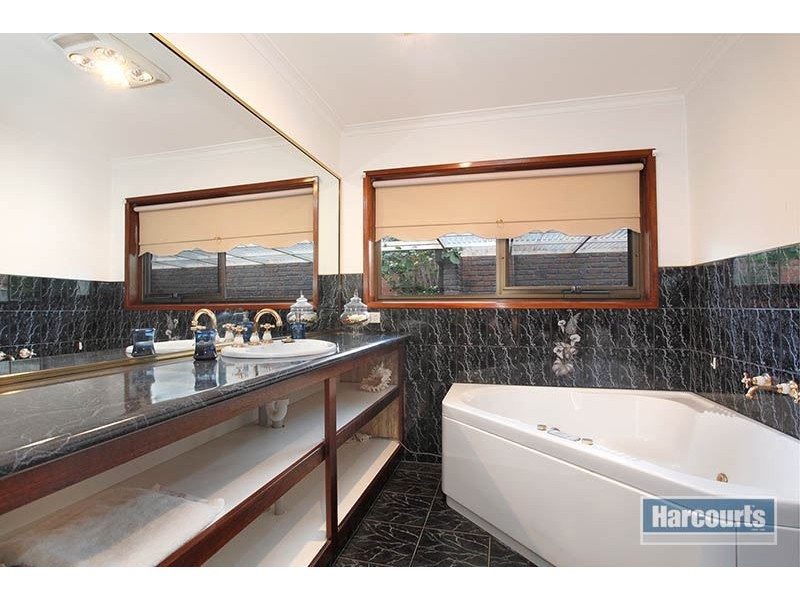 1 Yvette Drive, Rowville VIC 3178