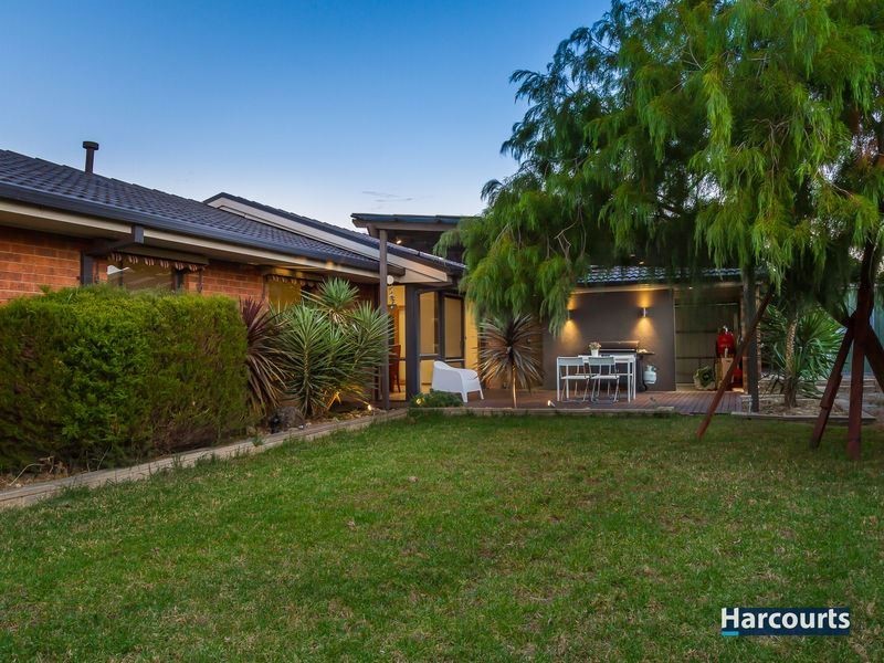 137 Dandelion Drive, Rowville VIC 3178