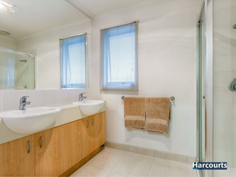 48 Sovereign Manors Crescent, Rowville VIC 3178