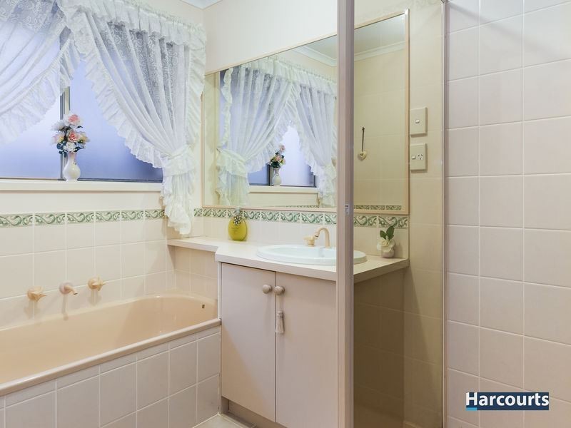 11 Wattle Bird Place, Knoxfield VIC 3180