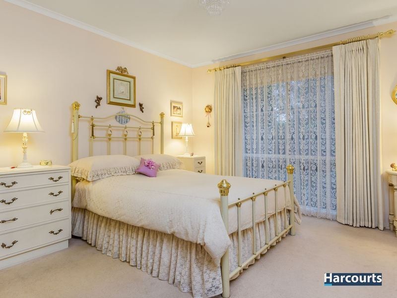 11 Wattle Bird Place, Knoxfield VIC 3180