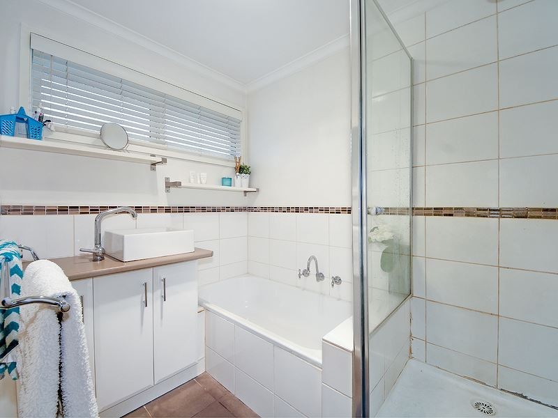 9 Metcalf Crescent, Rowville VIC 3178