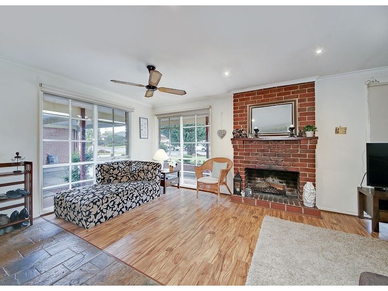 9 Metcalf Crescent, Rowville VIC 3178