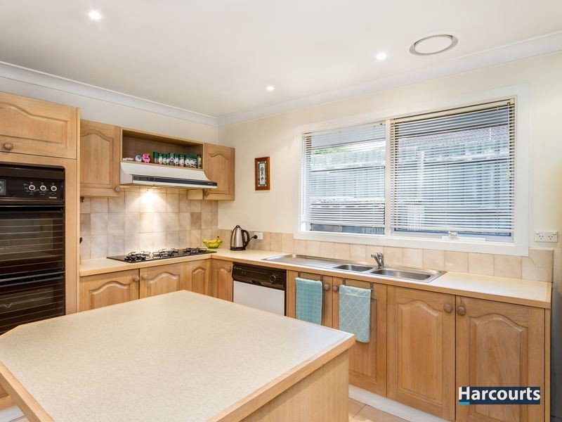 81 Mantung Crescent, Rowville VIC 3178