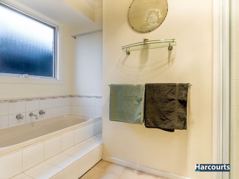 81 Mantung Crescent, Rowville VIC 3178