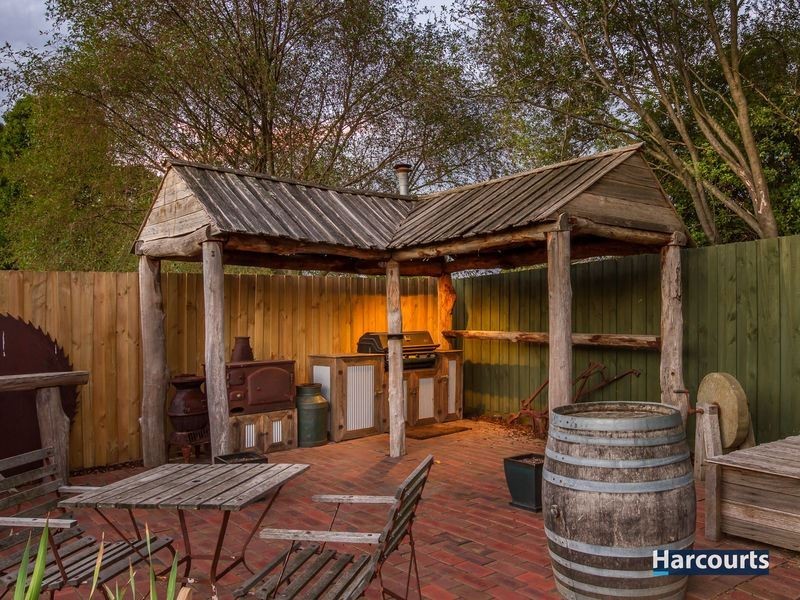 81 Mantung Crescent, Rowville VIC 3178