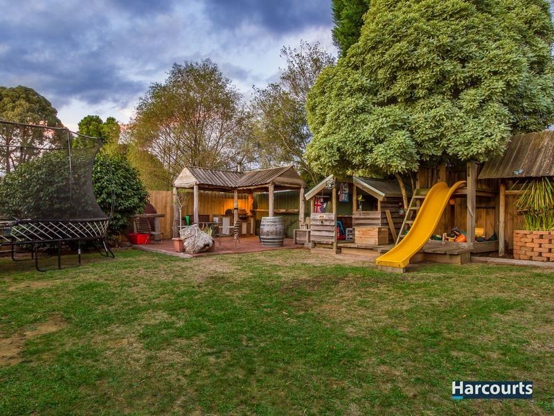 81 Mantung Crescent, Rowville VIC 3178