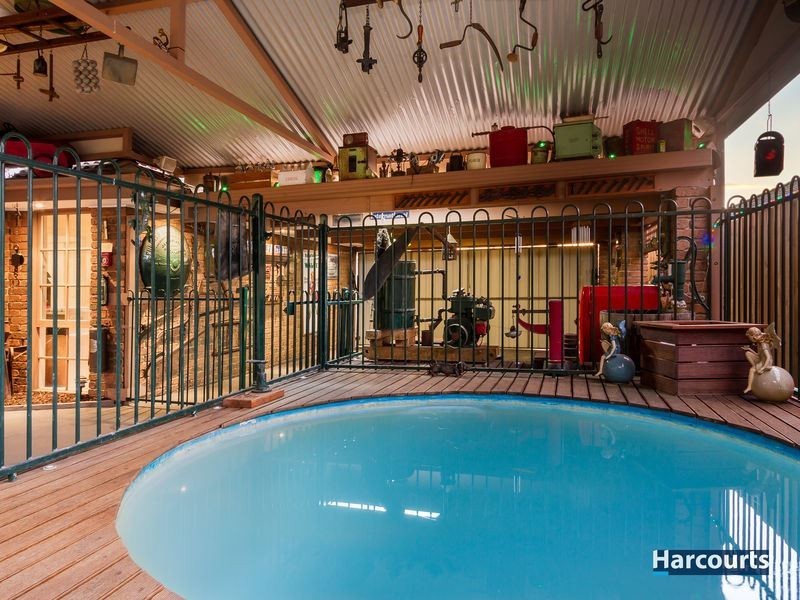 81 Mantung Crescent, Rowville VIC 3178