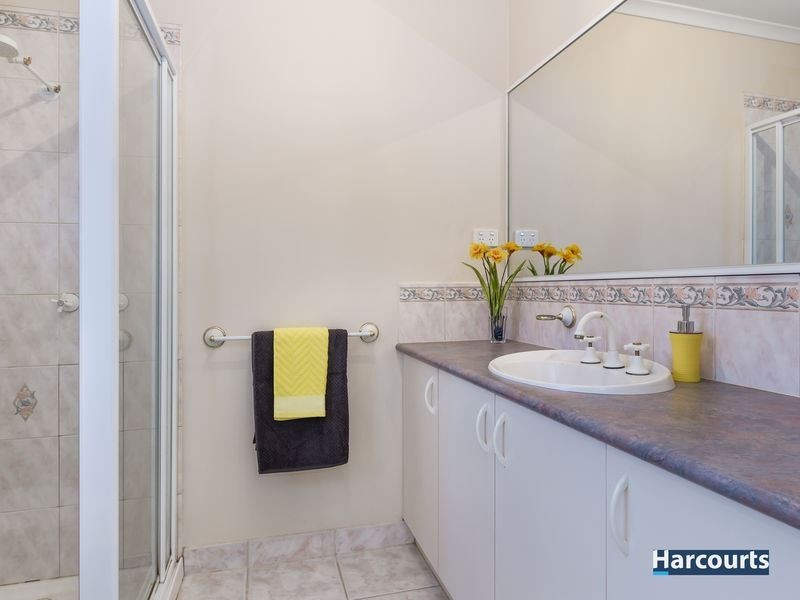 49 Central Parkway, Cranbourne West VIC 3977