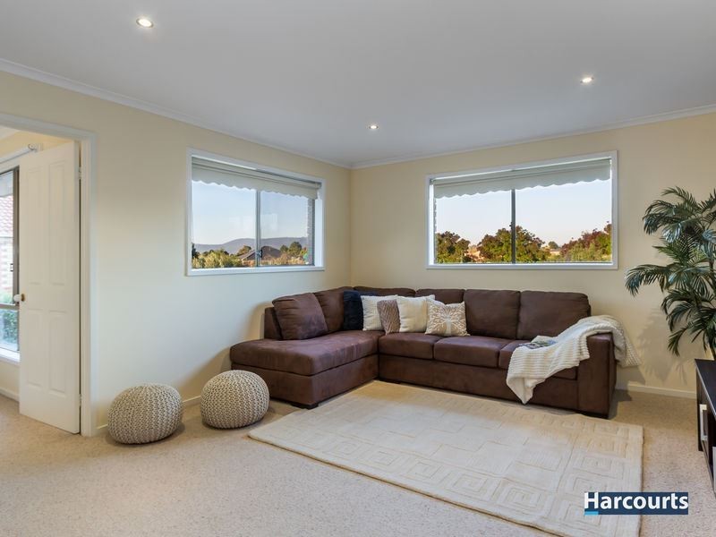 34 Dandelion Drive, Rowville VIC 3178