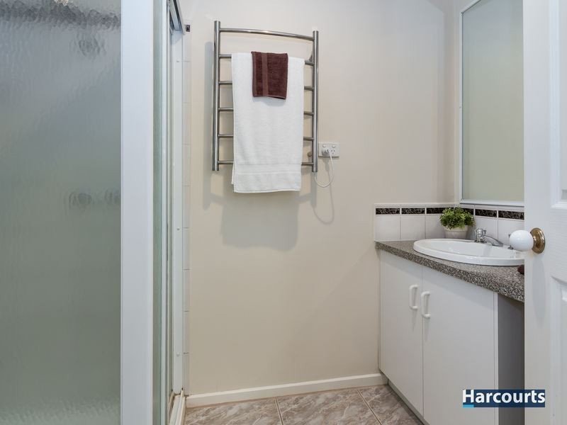 34 Dandelion Drive, Rowville VIC 3178