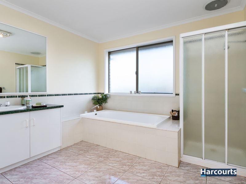 34 Dandelion Drive, Rowville VIC 3178