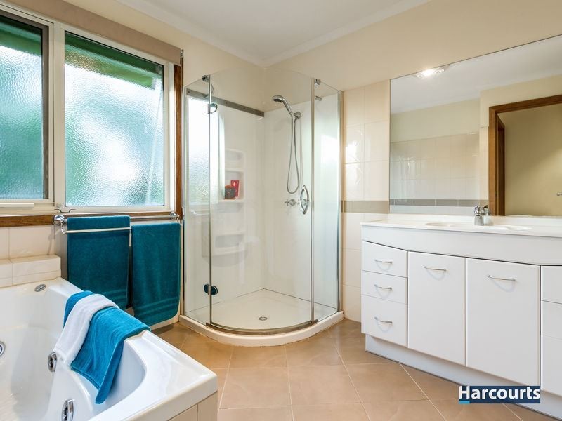 5 Hollyview Court, Rowville VIC 3178