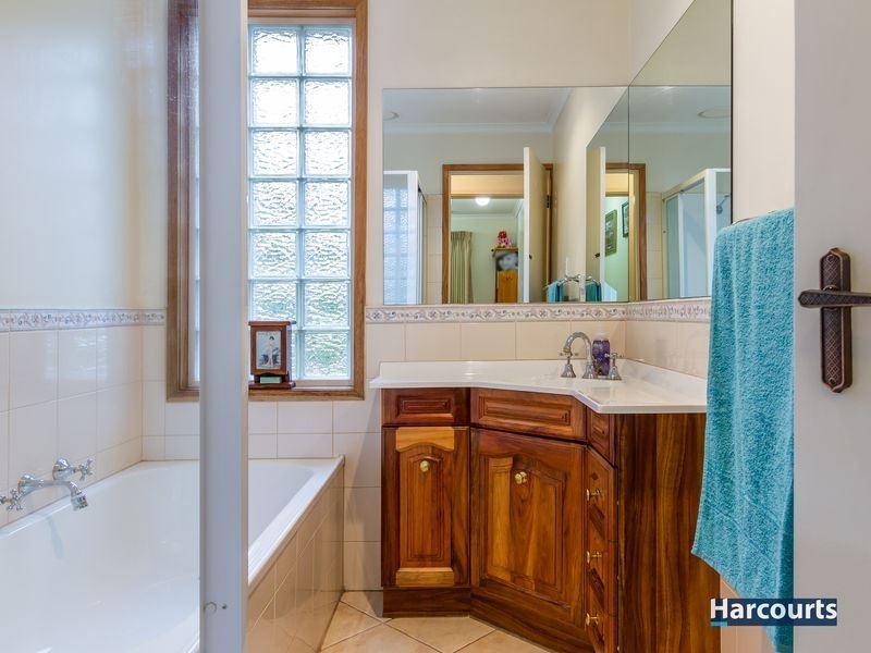 5 Hollyview Court, Rowville VIC 3178