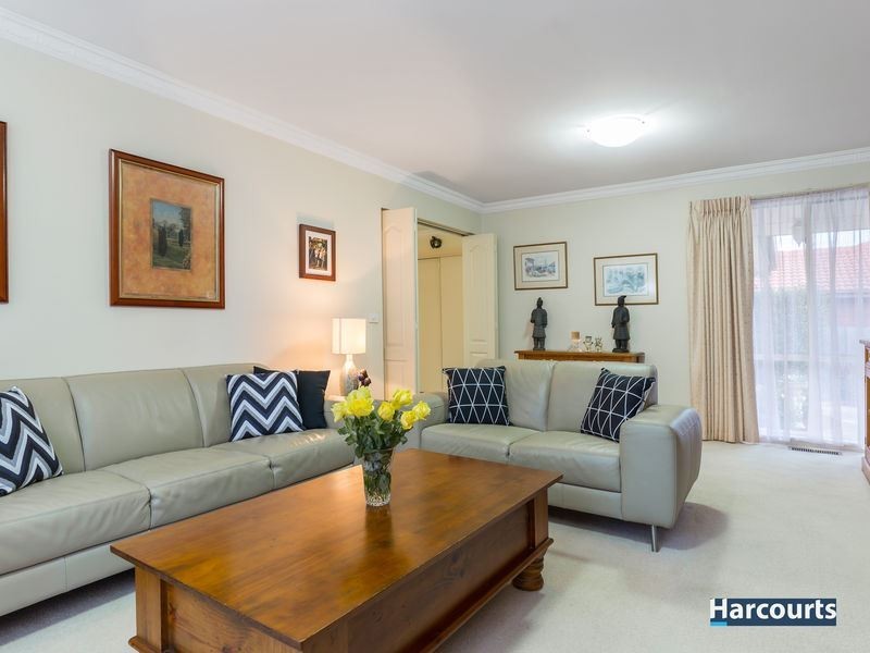 2/104 Dandelion Drive, Rowville VIC 3178