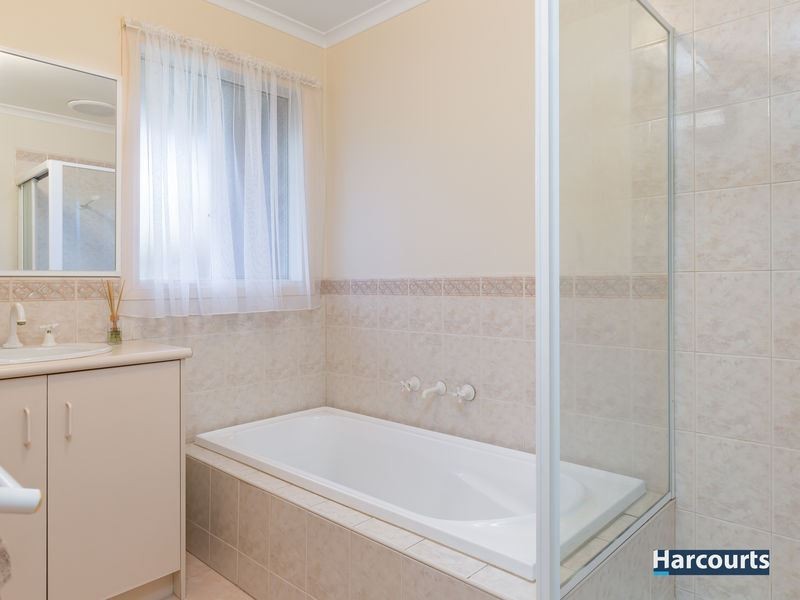 2/104 Dandelion Drive, Rowville VIC 3178