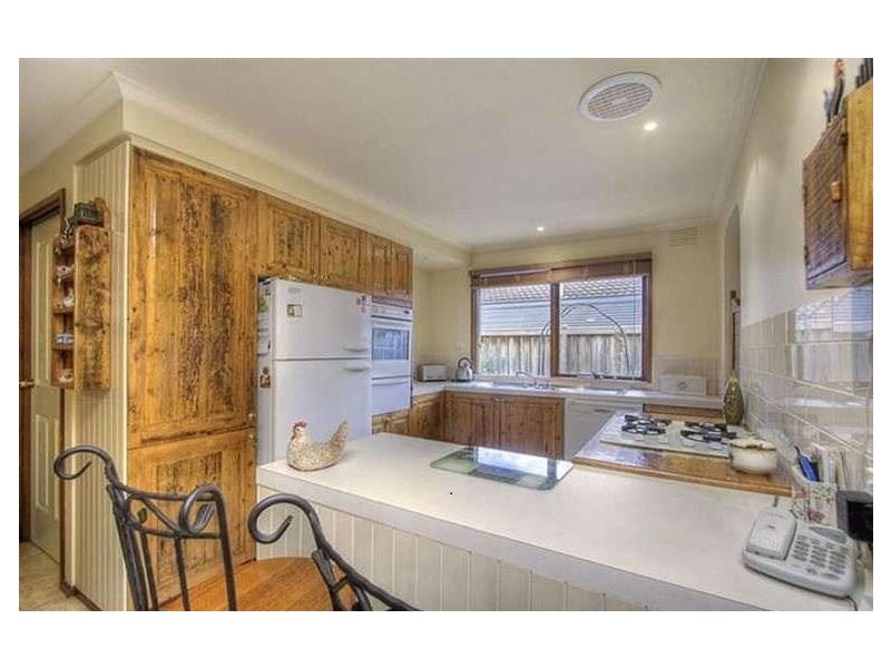 27 Lucerne Road, Ferntree Gully VIC 3156