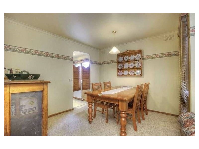 27 Lucerne Road, Ferntree Gully VIC 3156