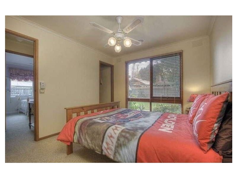 27 Lucerne Road, Ferntree Gully VIC 3156