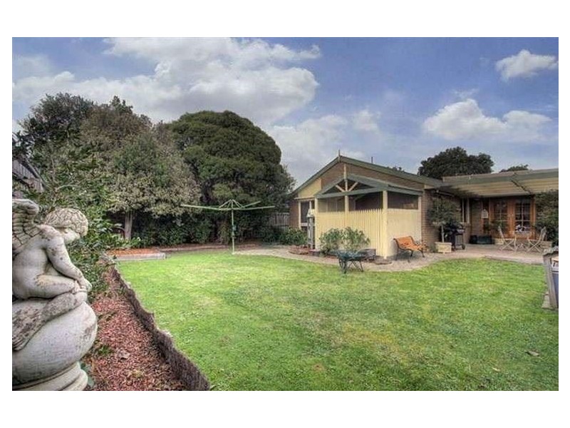 27 Lucerne Road, Ferntree Gully VIC 3156