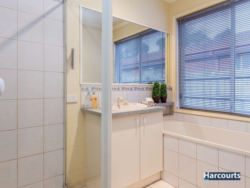 21 Quail Way, Rowville VIC 3178