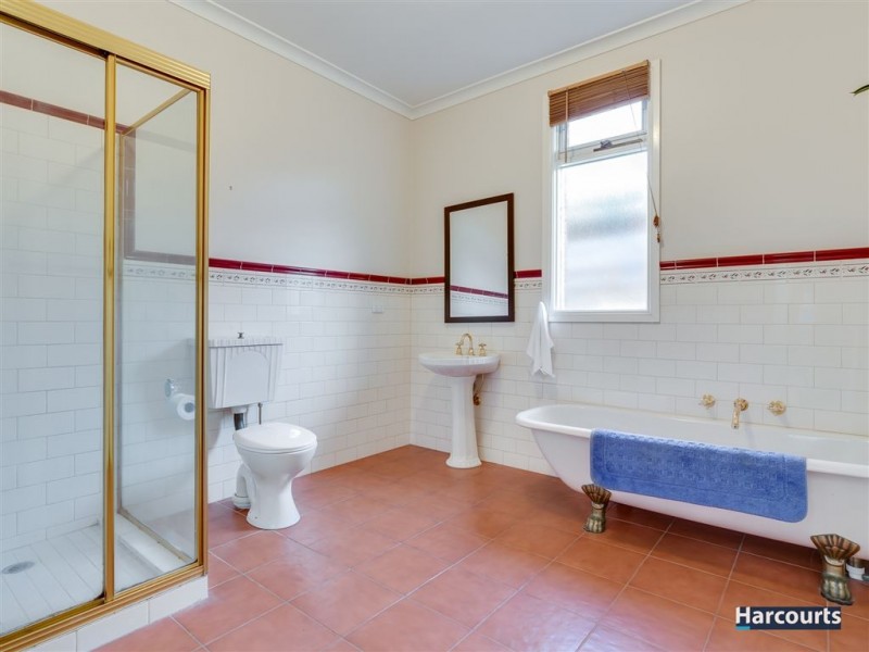 32 Laanecoorie Drive, Lysterfield VIC 3156