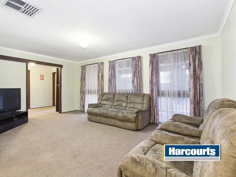 17 English Avenue, Scoresby VIC 3179