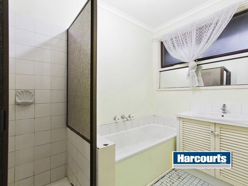 17 English Avenue, Scoresby VIC 3179