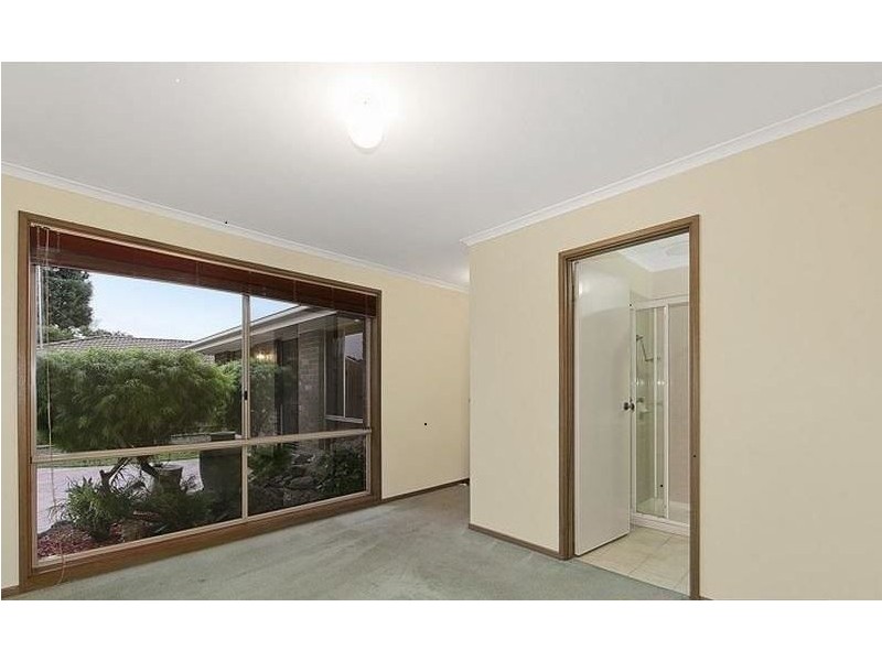 18 Linnel Court, Rowville VIC 3178