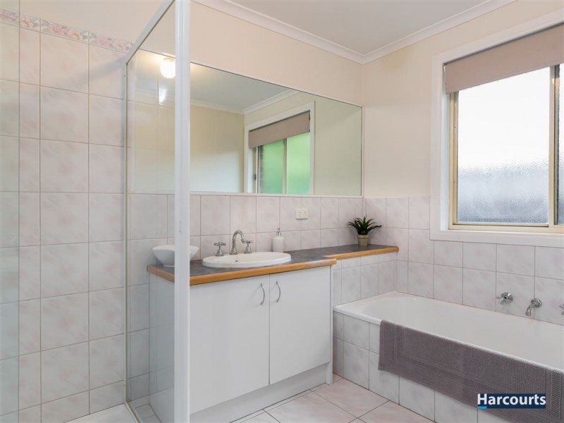 8 Wyndham Place, Rowville VIC 3178