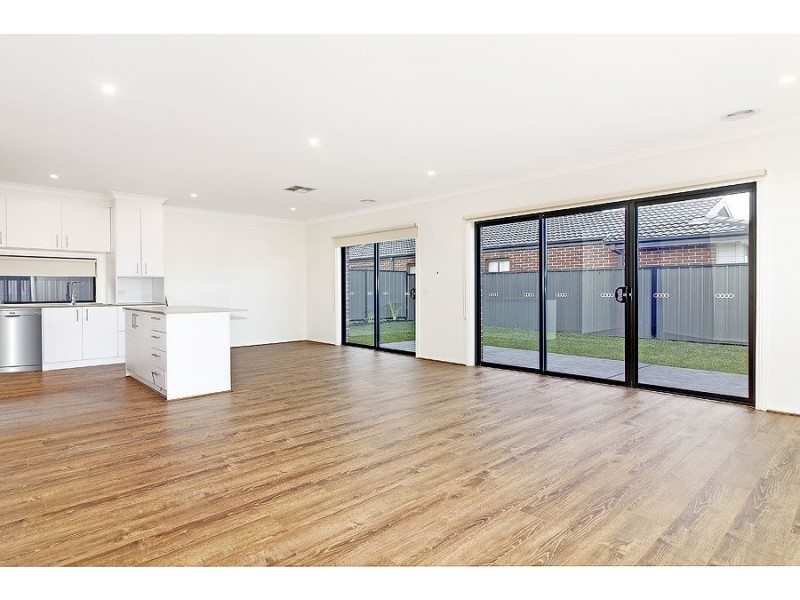 21 Elodea Way, Cranbourne North VIC 3977