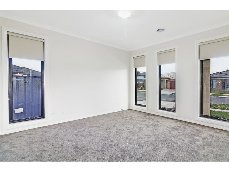 21 Elodea Way, Cranbourne North VIC 3977