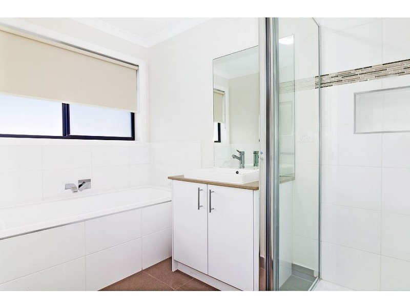 21 Elodea Way, Cranbourne North VIC 3977