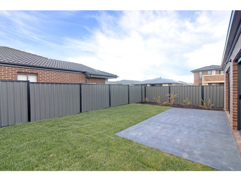 21 Elodea Way, Cranbourne North VIC 3977