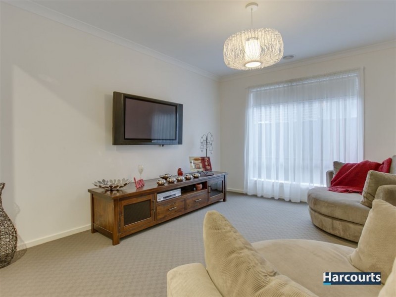 17 Naas Road, Clyde North VIC 3978