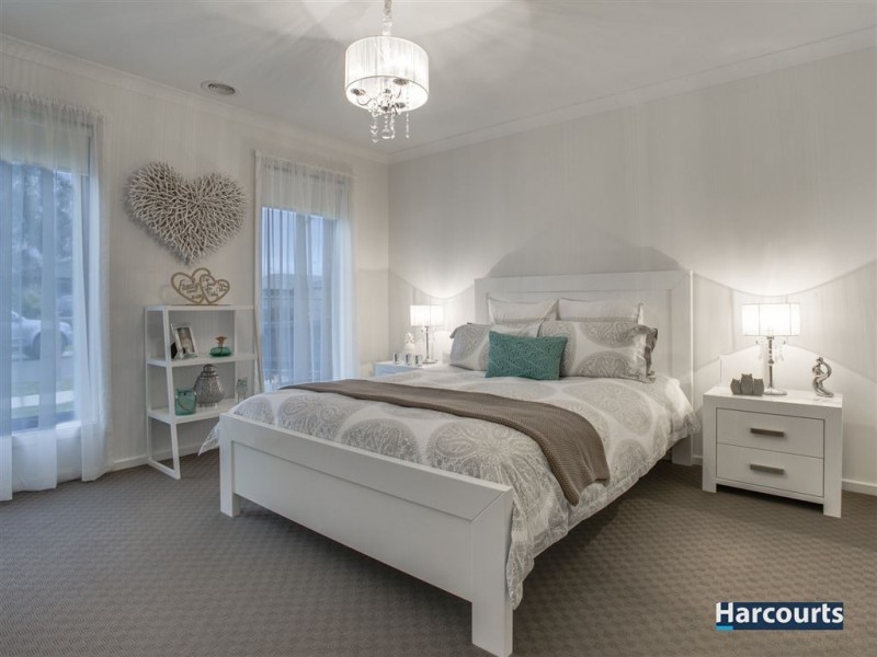 17 Naas Road, Clyde North VIC 3978