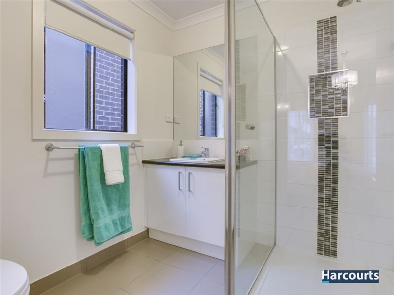 17 Naas Road, Clyde North VIC 3978