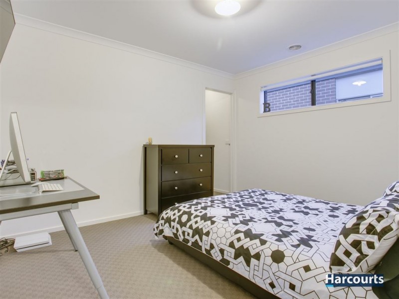 17 Naas Road, Clyde North VIC 3978