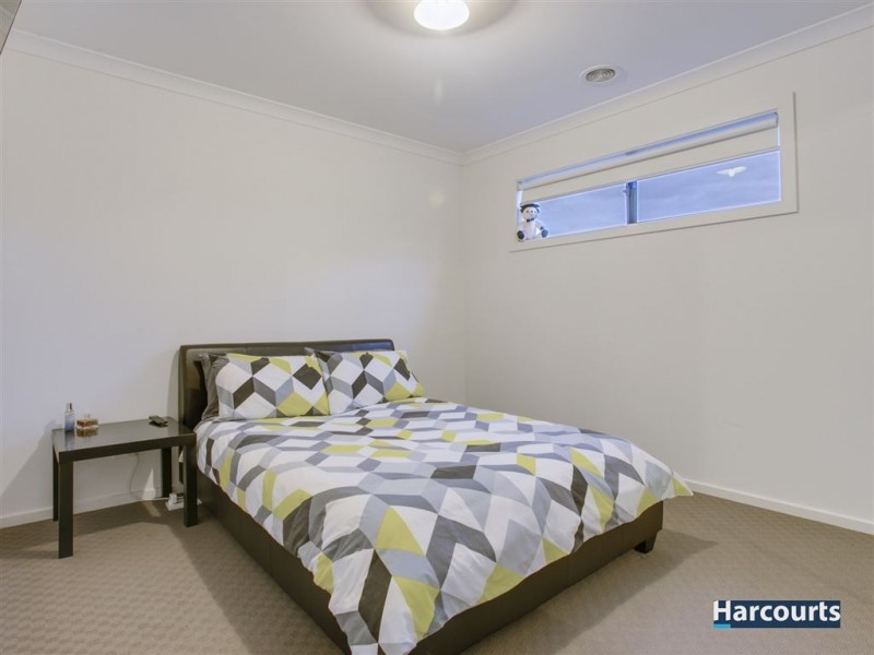 17 Naas Road, Clyde North VIC 3978