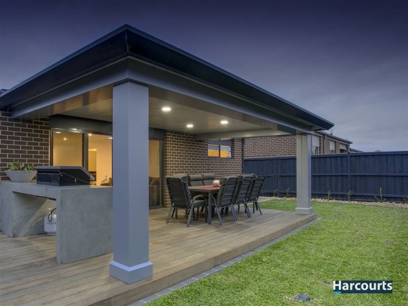 17 Naas Road, Clyde North VIC 3978