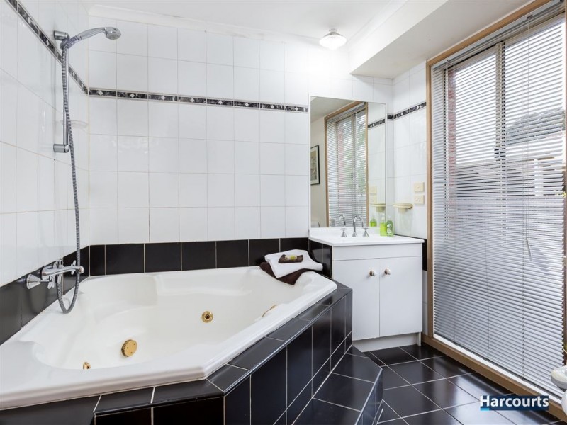 11 Clauscen Drive, Rowville VIC 3178