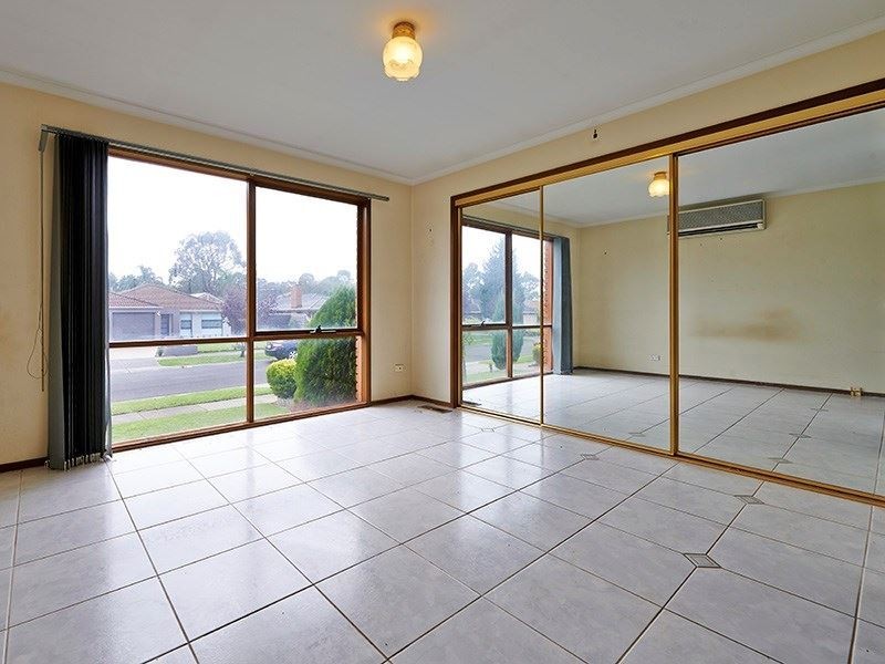 20 St John Place, Rowville VIC 3178