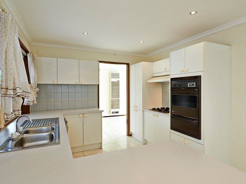 20 St John Place, Rowville VIC 3178