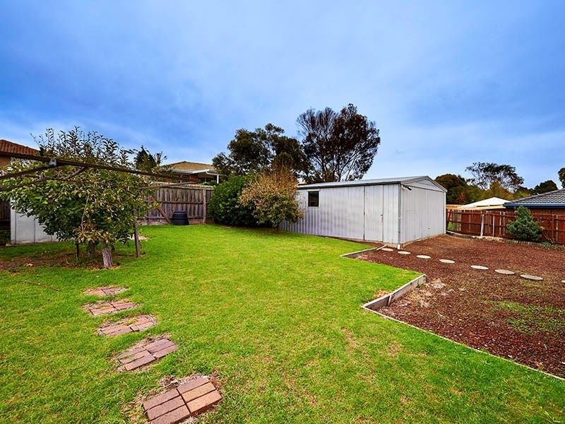 20 St John Place, Rowville VIC 3178