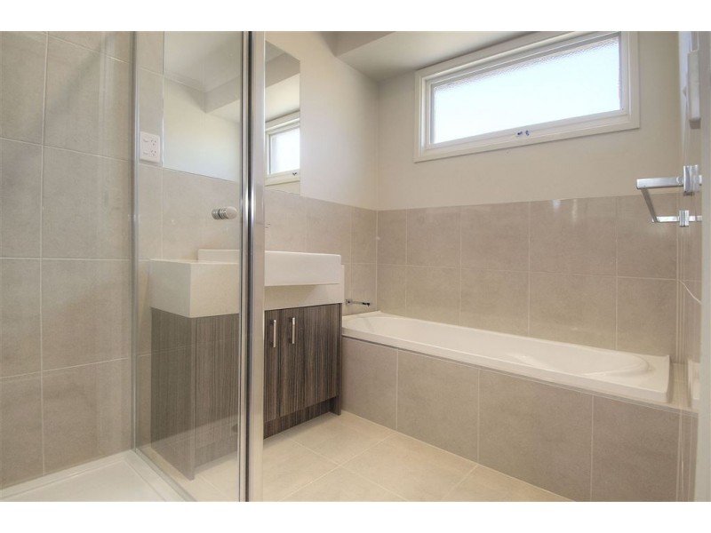 1,2/17 Lambourne Avenue, Rowville VIC 3178